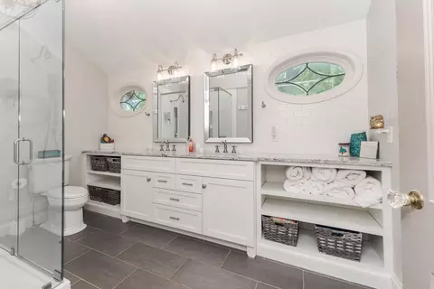 Bath - 304 Perrin Ave, Bloomington, IL 61701 photo 2 of 4