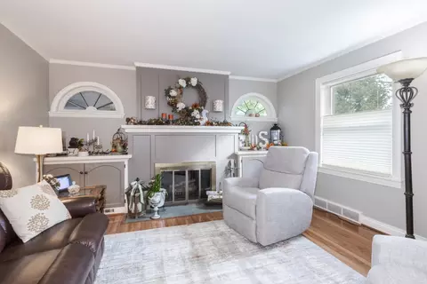 Living - 304 Perrin Ave, Bloomington, IL 61701 photo 3 of 4