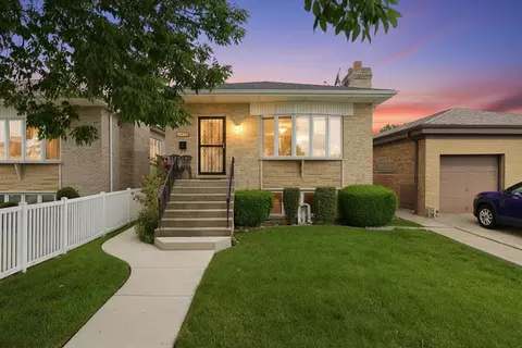 4818 N Sayre Ave, Chicago, IL 60656