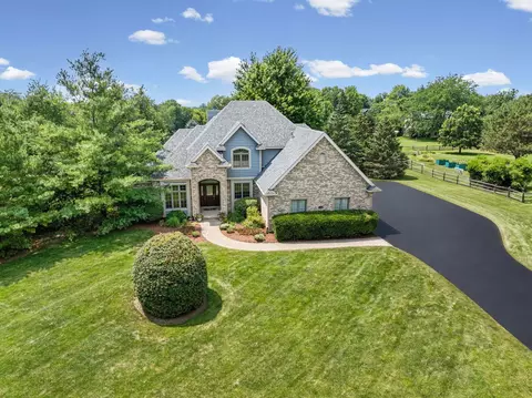 7205 Pierceshire Rd, Spring Grove, IL 60081