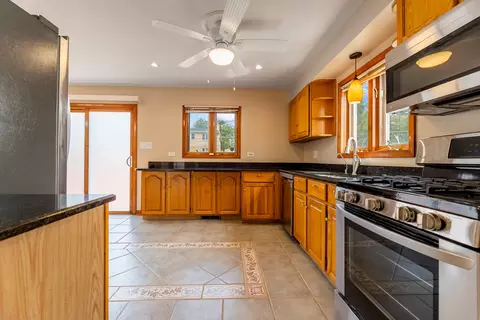 Kitchen - 8708 44th Pl, Lyons, IL 60534 photo 1 of 4