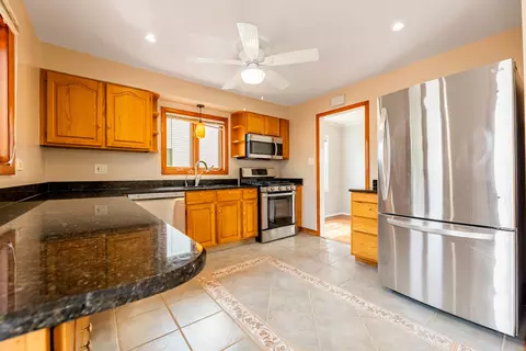 Kitchen - 8708 44th Pl, Lyons, IL 60534 photo 3 of 4