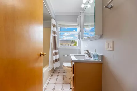 Bath - 8708 44th Pl, Lyons, IL 60534 photo 1 of 1
