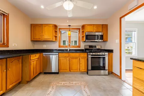 Kitchen - 8708 44th Pl, Lyons, IL 60534 photo 4 of 4