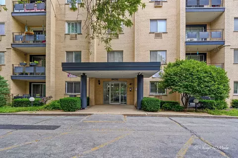 1340 W Touhy Ave #202, Chicago, IL 60626