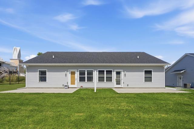 107 Beacon Harbor Pkwy #1, East Moline, IL 61244