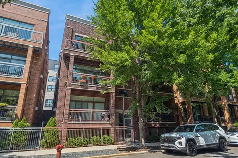 1424 W Fillmore St #2E, Chicago, IL 60607