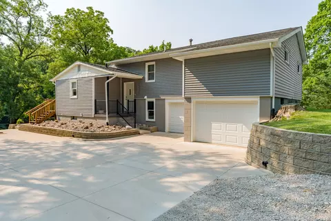 Exterior - 3224 11th St, Moline, IL 61265 photo 2 of 6