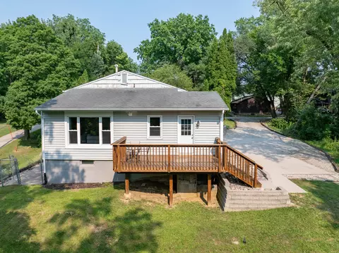Exterior - 3224 11th St, Moline, IL 61265 photo 4 of 6