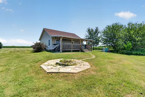 Exterior - 1334 S 16000w Rd, Reddick, IL 60961 photo 5 of 17