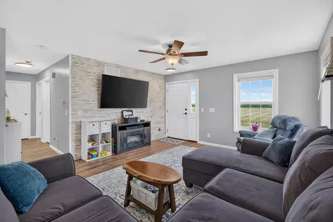 Living - 1334 S 16000w Rd, Reddick, IL 60961 photo 2 of 2