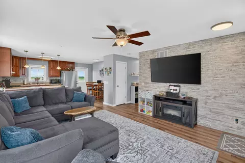 Living - 1334 S 16000w Rd, Reddick, IL 60961 photo 1 of 2