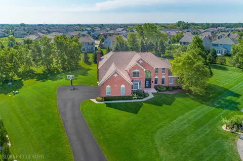 23 Crystal Downs Dr, Hawthorn Woods, IL 60047