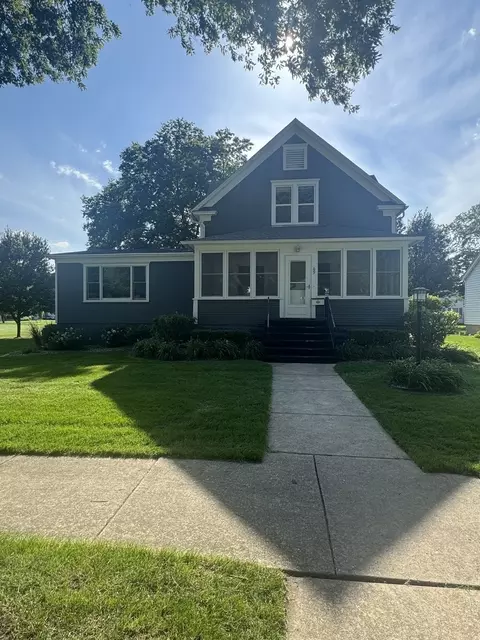 69 Hill St, Momence, IL 60954