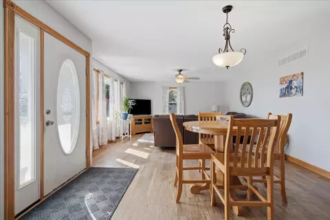 Entry Way - 7302 Old Peoria Rd, Danvers, IL 61732 photo 1 of 4