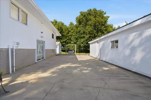 Exterior - 7302 Old Peoria Rd, Danvers, IL 61732 photo 5 of 10