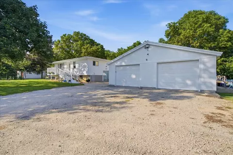 Exterior - 7302 Old Peoria Rd, Danvers, IL 61732 photo 2 of 10