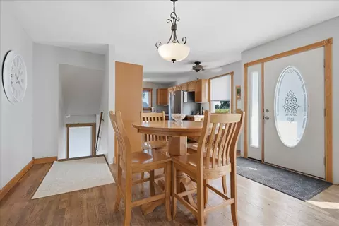 Entry Way - 7302 Old Peoria Rd, Danvers, IL 61732 photo 2 of 4