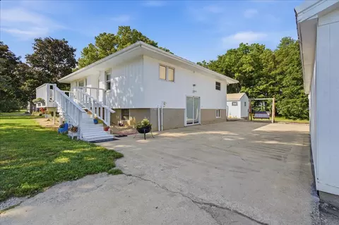 Exterior - 7302 Old Peoria Rd, Danvers, IL 61732 photo 4 of 10