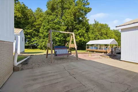 Exterior - 7302 Old Peoria Rd, Danvers, IL 61732 photo 8 of 10