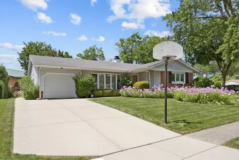 100 Woodcrest Ln, Elk Grove Village, IL 60007