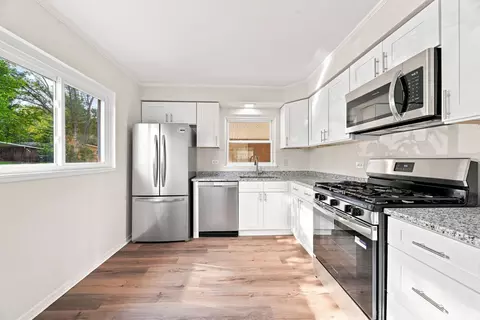 Kitchen - 461 Tomahawk St, Park Forest, IL 60466 photo 2 of 3
