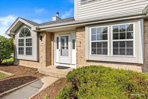 380 Regency Ct, Aurora, IL 60504 photo 4