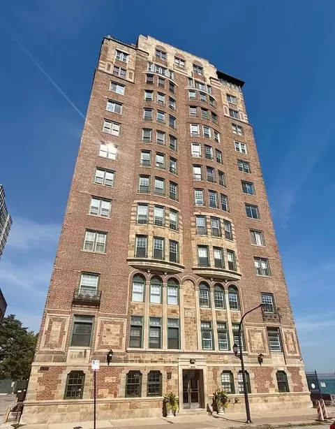 2666 E 73rd St #8W, Chicago, IL 60649