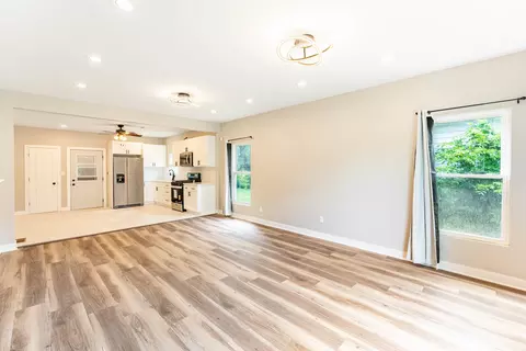 1076 E Maple St, Kankakee, IL 60901 photo 5