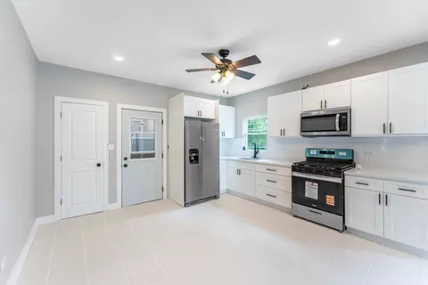 1076 E Maple St, Kankakee, IL 60901 photo 11