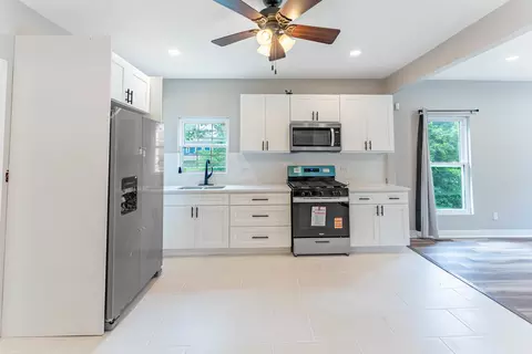 1076 E Maple St, Kankakee, IL 60901 photo 12