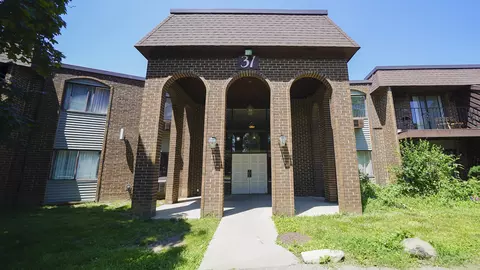 31 Washington Blvd #208, Mundelein, IL 60060