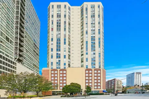 645 N Kingsbury St #1207, Chicago, IL 60610