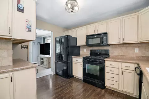 Kitchen - 922 W Van Meter St, Kankakee, IL 60901 photo 2 of 3