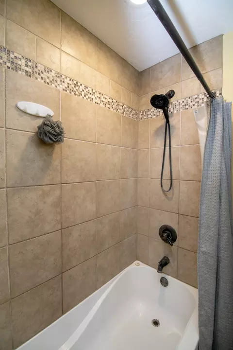 Bath - 922 W Van Meter St, Kankakee, IL 60901 photo 2 of 2