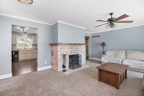Living - 922 W Van Meter St, Kankakee, IL 60901 photo 3 of 4