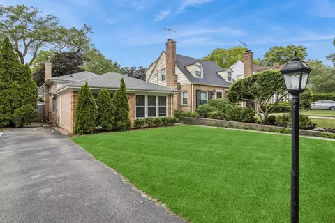 552 Burton Ave, Highland Park, IL 60035
