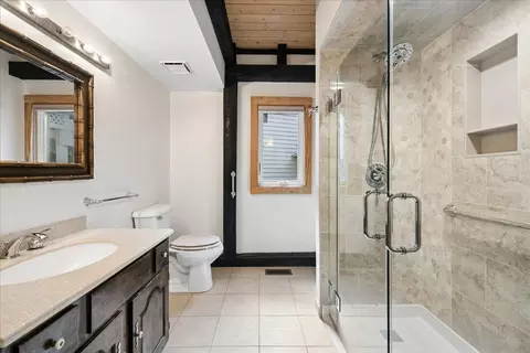 Bath - 6205 Katmai Trl, Mchenry, IL 60050 photo 2 of 5