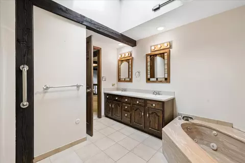 Bath - 6205 Katmai Trl, Mchenry, IL 60050 photo 4 of 5