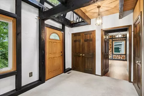 Entry Way - 6205 Katmai Trl, Mchenry, IL 60050 photo 2 of 8