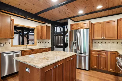Kitchen - 6205 Katmai Trl, Mchenry, IL 60050 photo 2 of 3