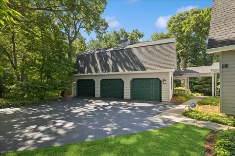 Exterior - 6205 Katmai Trl, Mchenry, IL 60050 photo 7 of 9