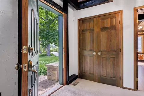 Entry Way - 6205 Katmai Trl, Mchenry, IL 60050 photo 1 of 8