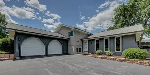 27 W719 Sycamore St, West Chicago, IL 60185