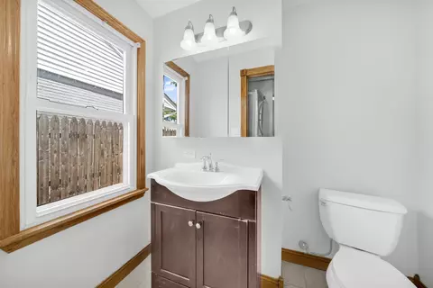 Bath - 1446 Everett Ave, Des Plaines, IL 60018 photo 1 of 2