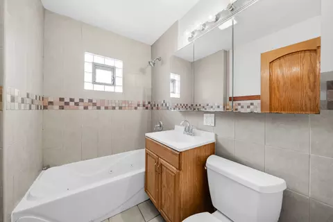 Bath - 1446 Everett Ave, Des Plaines, IL 60018 photo 2 of 2
