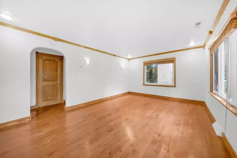 Living - 1446 Everett Ave, Des Plaines, IL 60018 photo 2 of 2