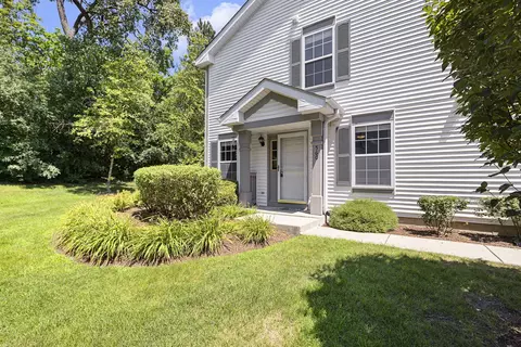 560 Jennifer Cir, Mundelein, IL 60060