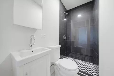 Bath - 1446 E 71st Pl, Chicago, IL 60619 photo 1 of 2