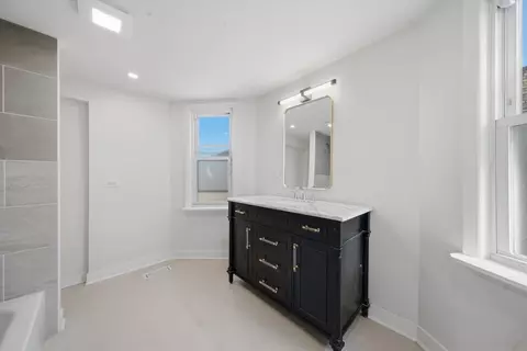 Bath - 1446 E 71st Pl, Chicago, IL 60619 photo 2 of 2